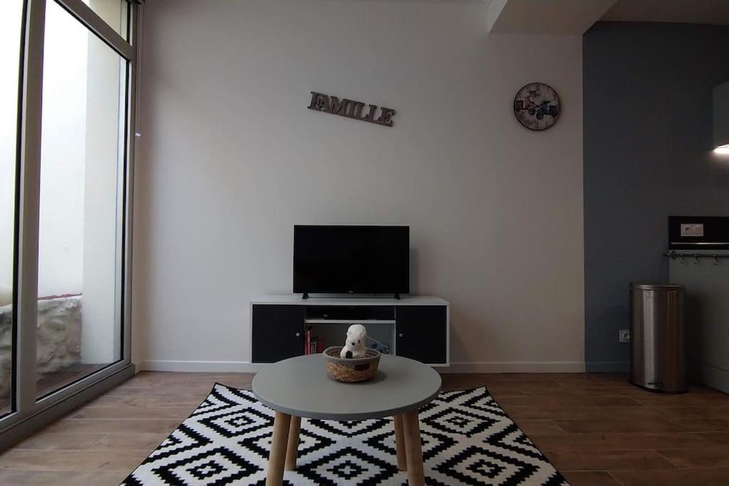 Maison De Ville En Plein Coeur De Jonzac Eksteriør billede